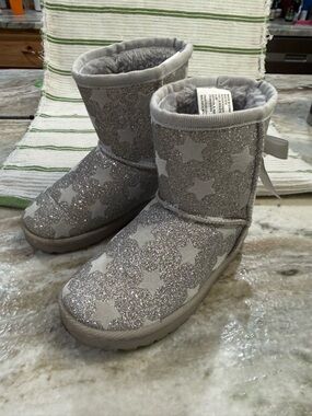 Little Girls Plush Glitter Boots. Size 9/10. Silver